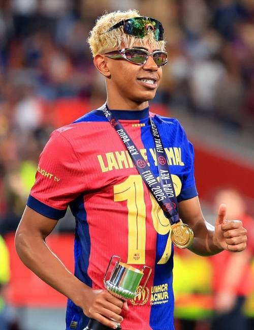 LNG官方：Scout解锁LPL联赛生涯4500次助攻成就！