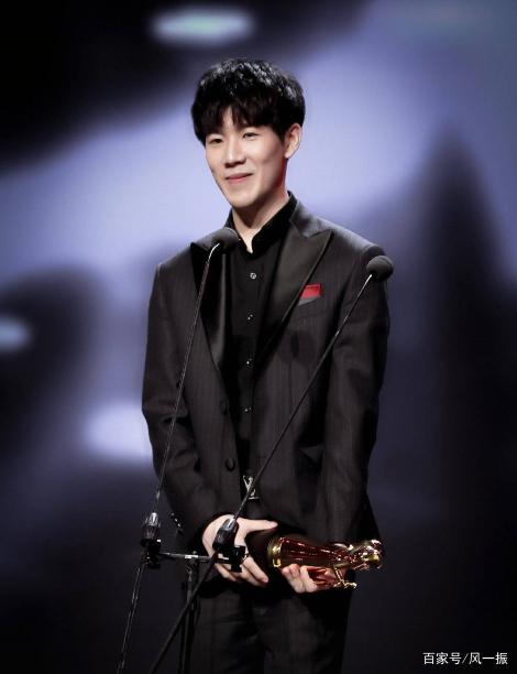 这必须是标志性的加里奥！ faker + Oner 成功覆盖了下路， T1 在没有任何危险的情况下赢得了第一场比赛