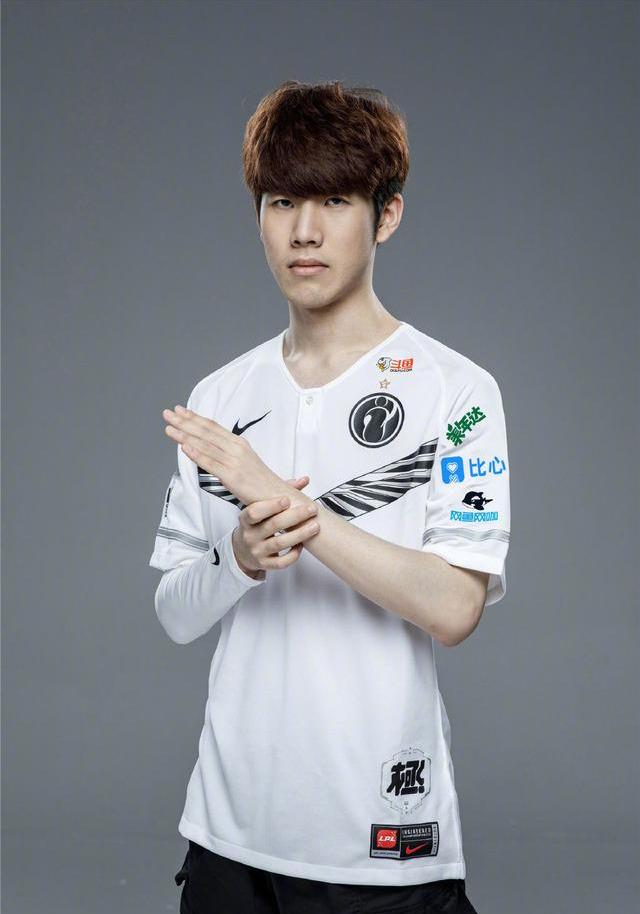 VCT CN 发布了 TYLOO 赛季阵容： Eren ／ 5CM ／Antetokounmpo／ ninebody ／慢慢来